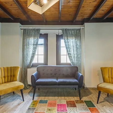 Dazzling Triplex With Shared Pool And Garden In Sapanca Βίλα *
