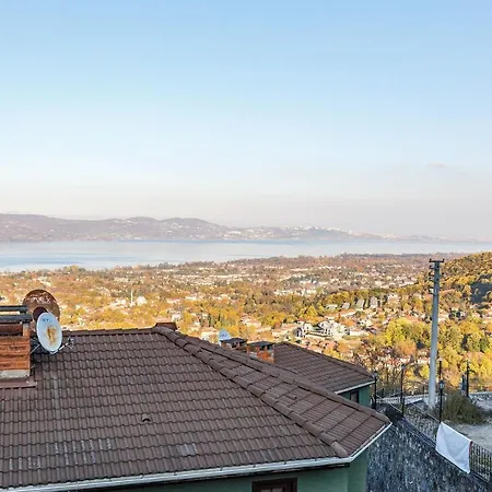 Dazzling Triplex With Shared Pool And Garden In Sapanca